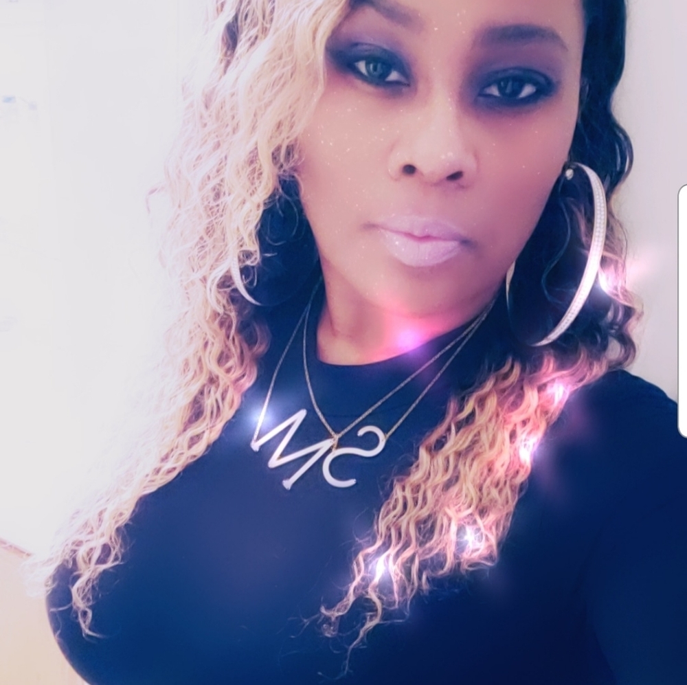 Meet your Posher, Monique